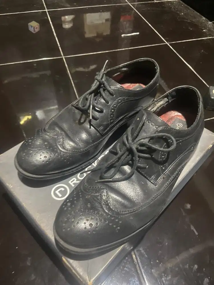 Sepatu Branded Rockport