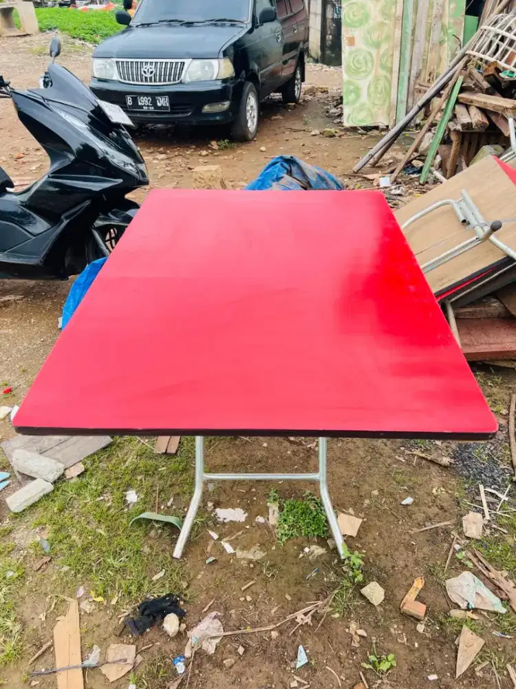 Meja lipat serbaguna