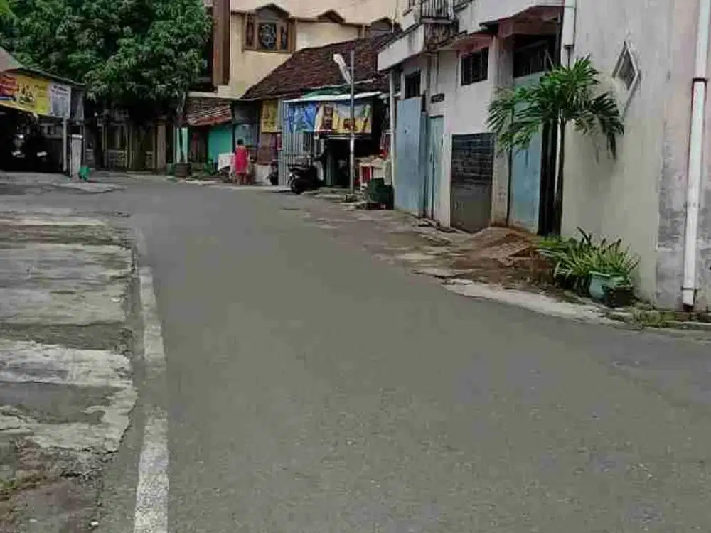 Dijual rumah belakang solo square