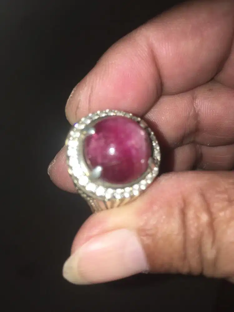 Cincin permata Ruby star