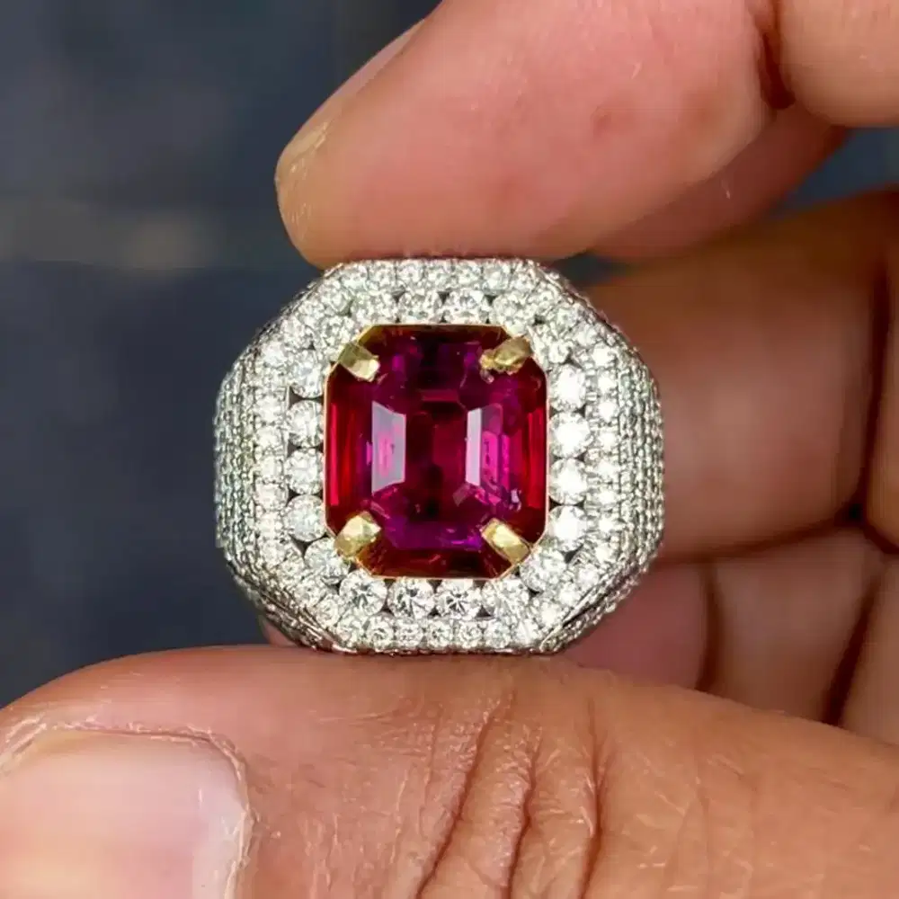 Purplish Red Sapphire Ring Emas Berlian