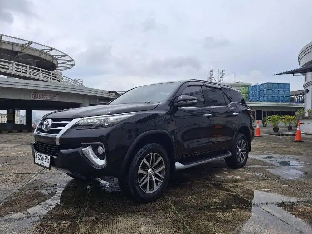 LowKM TDP50 FORTUNER VRZ AT DIESEL 2.4 HITAM 2016