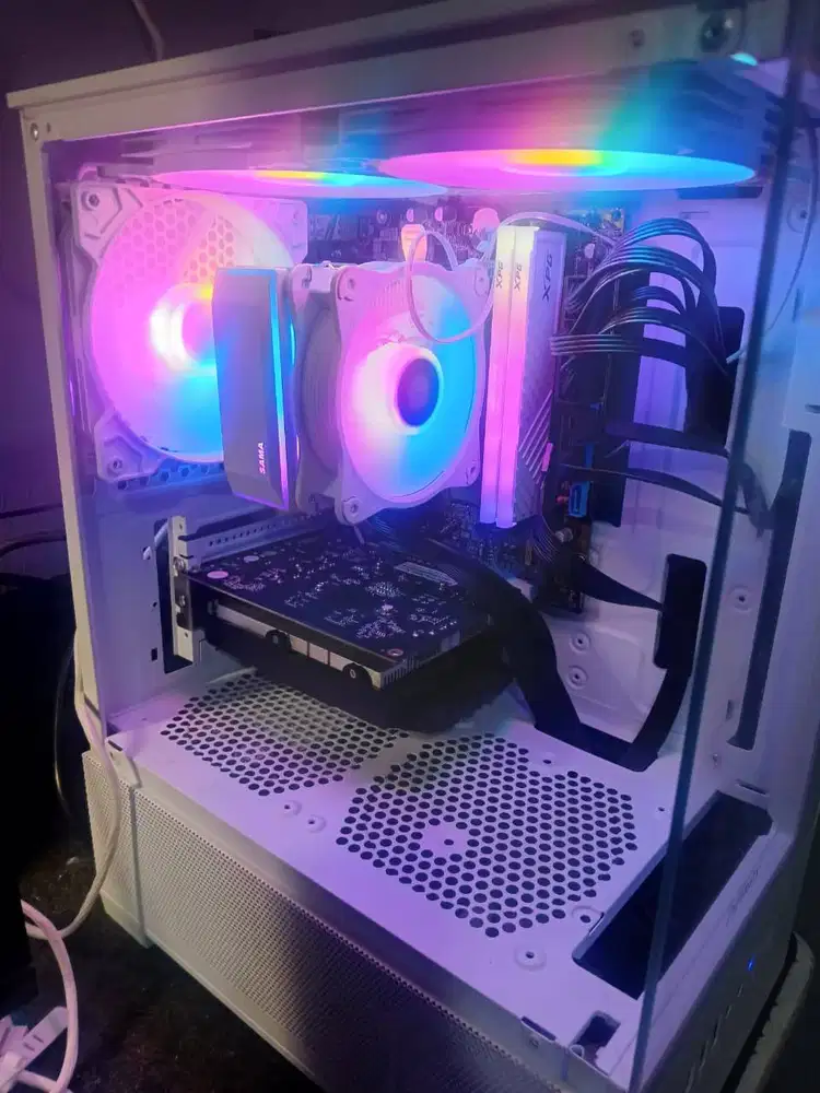 JUAL B.U, PC Gaming/Editing Putih Estetik - Full ARGB Mulus Like New