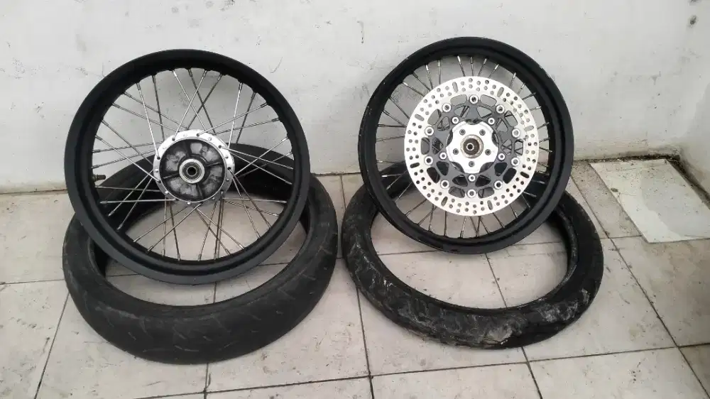 Velg v rossi tapak lebar