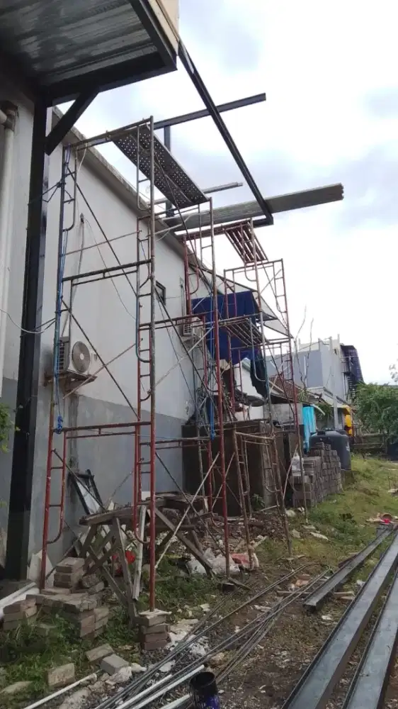 Tukang renovasi