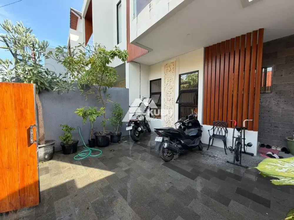 KBP1535 A simple 4 bedroom house for freehold sale.