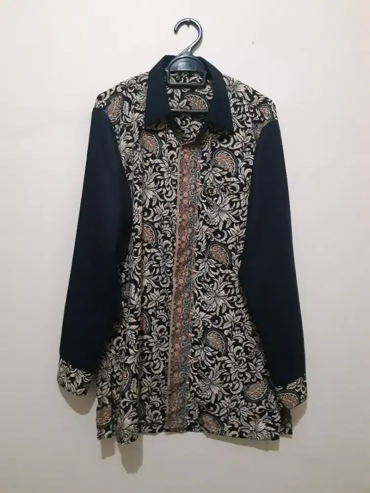 KEMEJA/BAJU BATIK WARNA HITAM SIZE M REGULAR FIT
