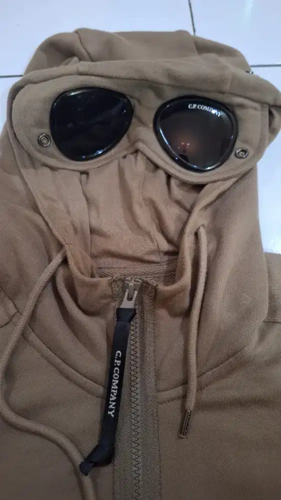 CP. COMPANY ZIP HOODIE