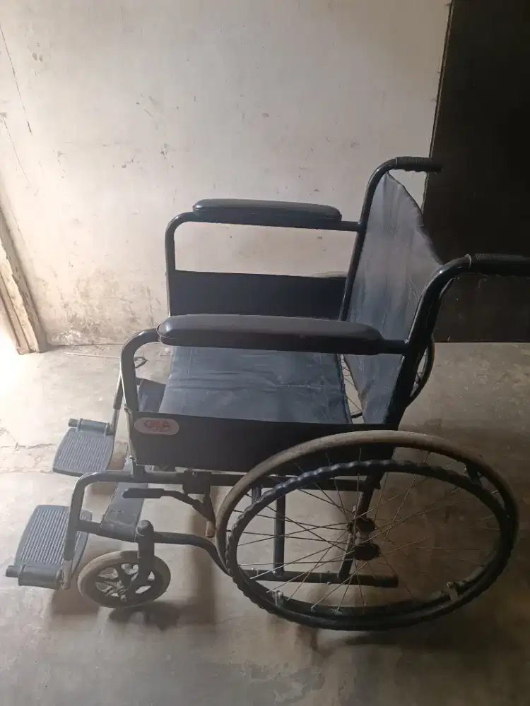 Kursi Roda standar RS Merk Gea Medical