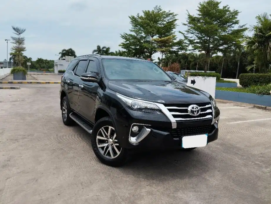 DP MURAH Toyota Fortuner 2.4 4x2 VRZ Solar-AT 2016 Hitam C7CQZ