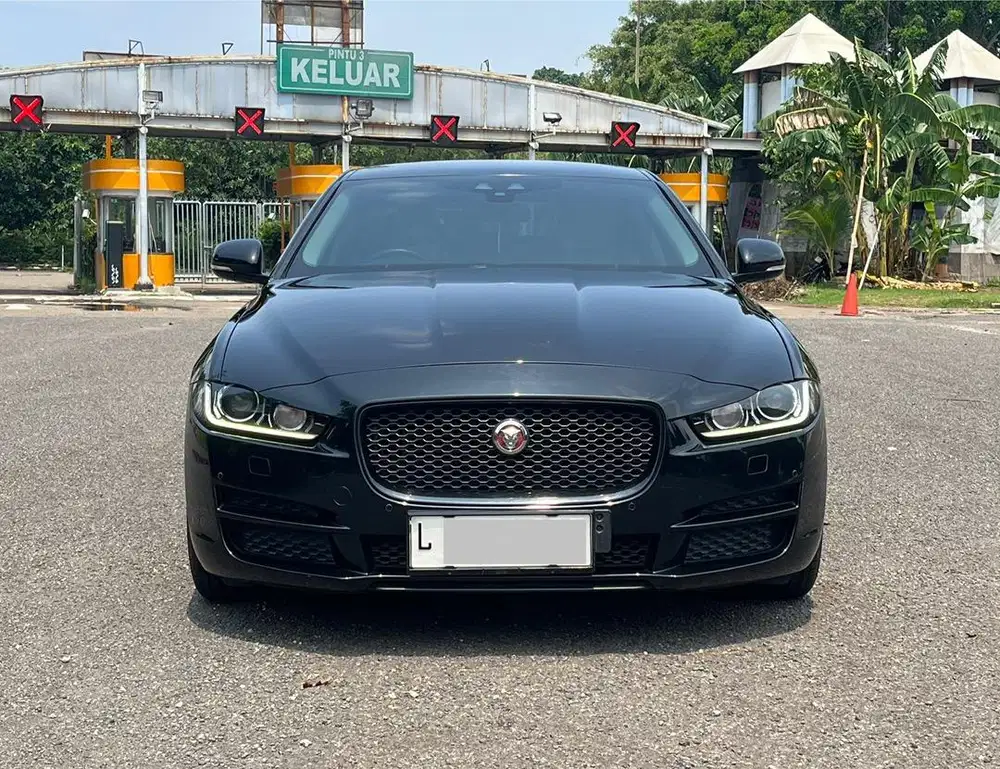 TERMURAH!! JAGUAR XE 2.0 AT HITAM 2016