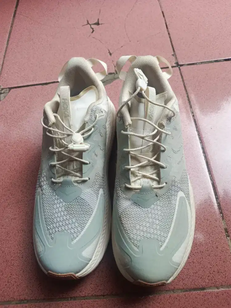 Sepatu Merek Hoka