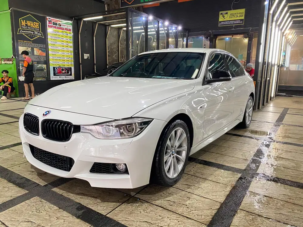 BMW 320i 2018 Bensin