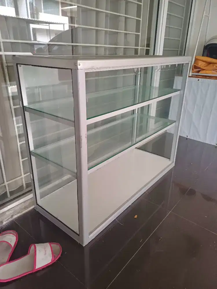 Etalase kaca besar buat dagang, murah bagus
