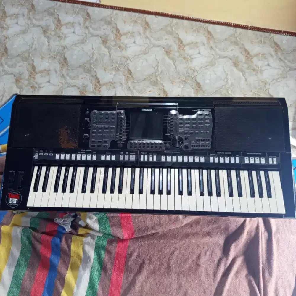 Keyboard psr 750