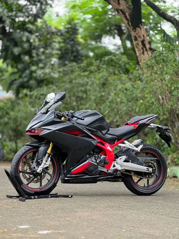 HONDA NEW CBR250RR NON ABS 2022 HITAM KM RENDAH LIKE NEW