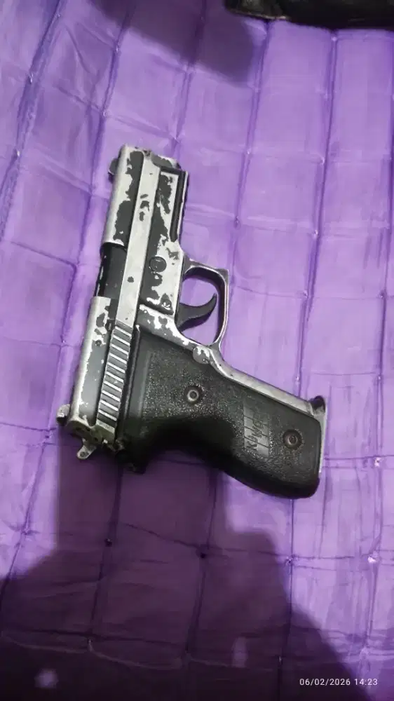 Misi mau jual mainan pistol full besi merk kj work watergell blowback