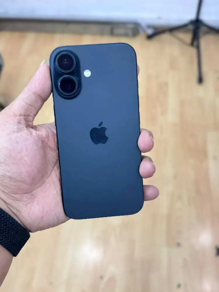 Iphone 16 128GB Black second resmi iBox bh 91% Garansi on agustus