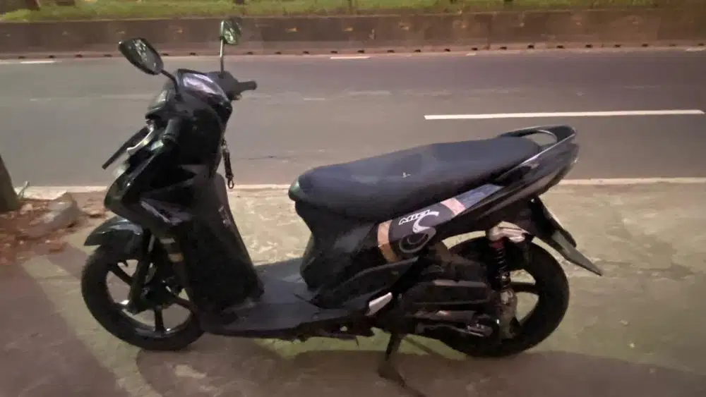 Yamaha Mio S 125 hitam
