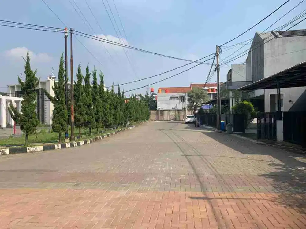 Rumah di Kopo Safira jual rugi,