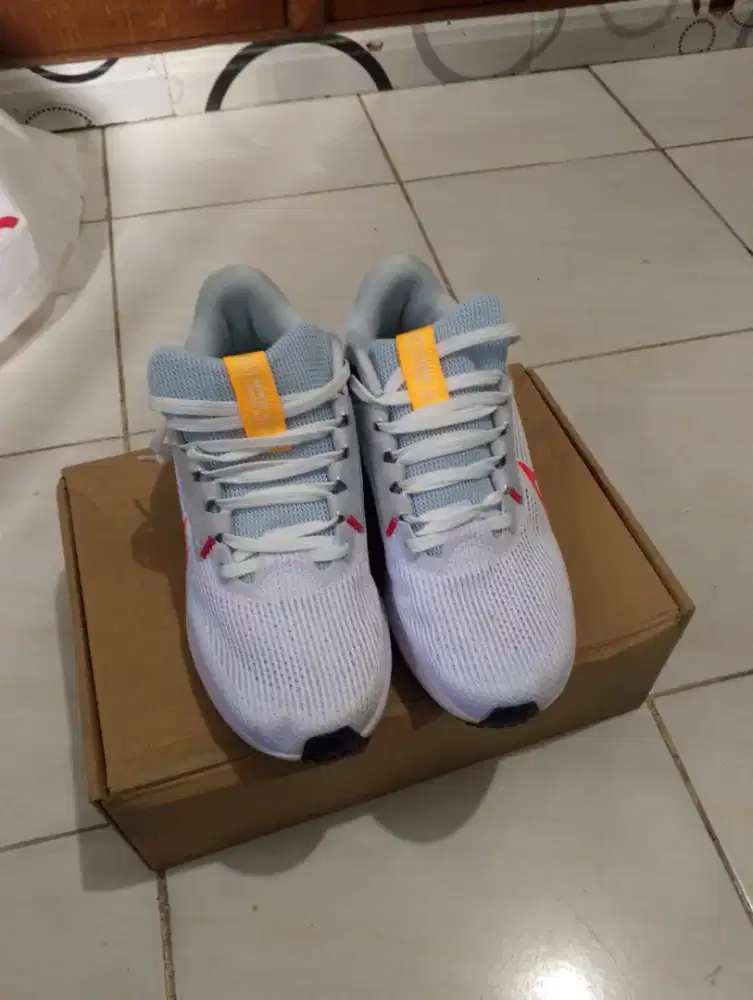 Sepatu Original NIKE white, ukuran 37,5