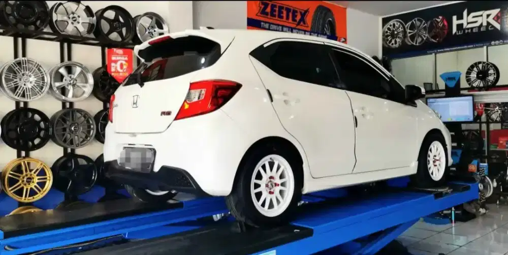 Paket Velg + Ban Bekas Brio