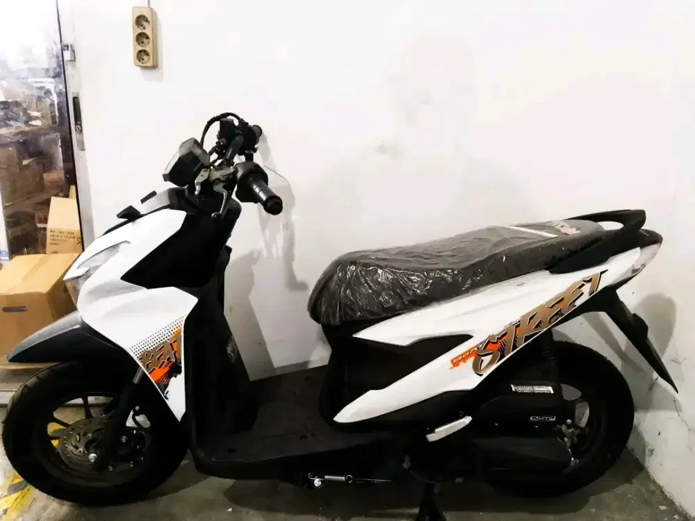 HONDA BEAT STREET WHITE