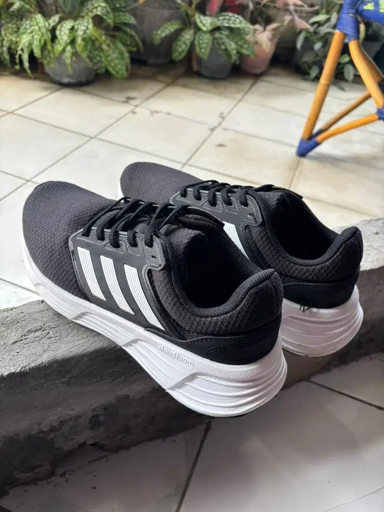 ADIDAS MEN BLACK SIZE 42 2/3