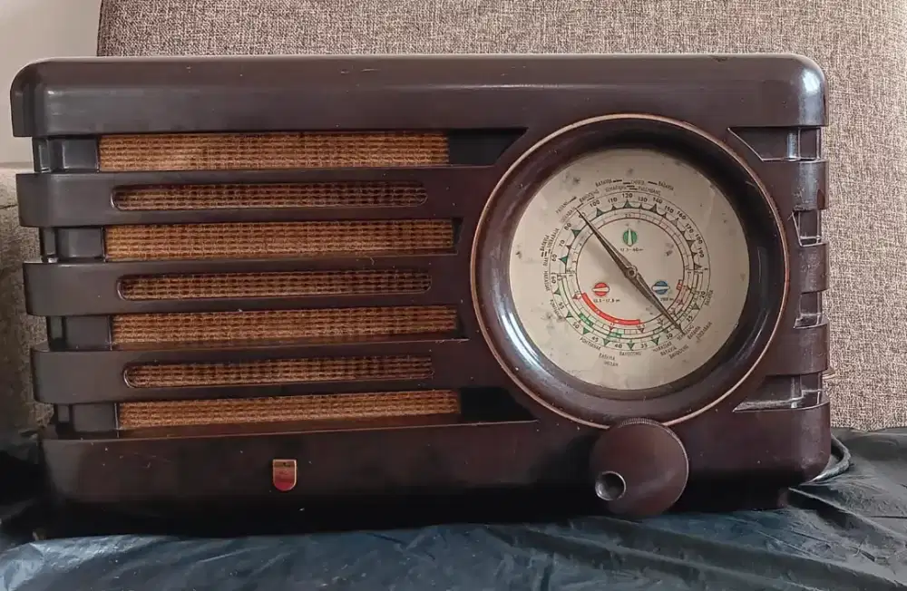 Radio Listrik Antik (Tube)