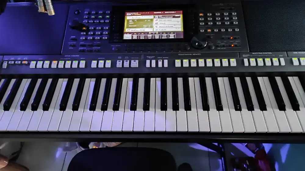Keyboard yamaha psr s770