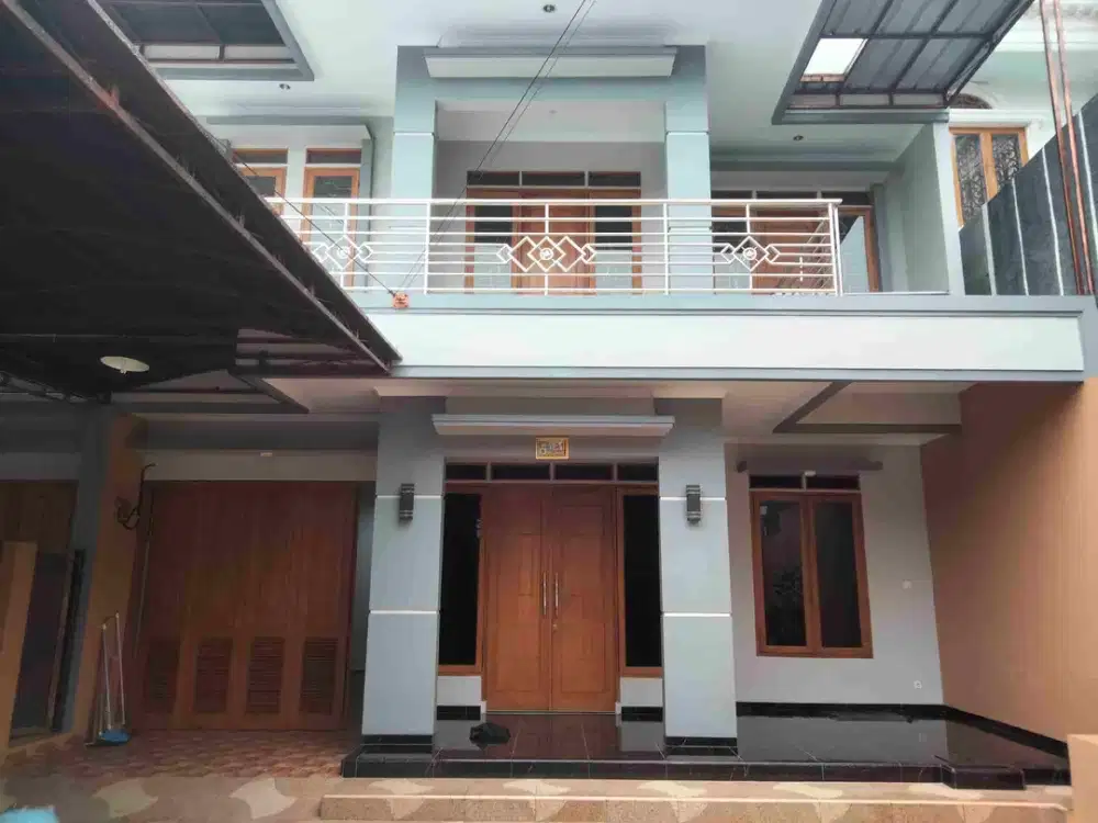Disewakan Rumah 2 Lantai dkt Tol TB Simatupang