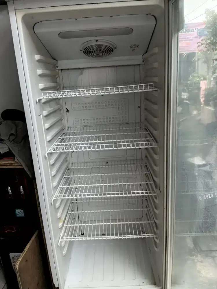 Showcase merek AQUA 4 rak