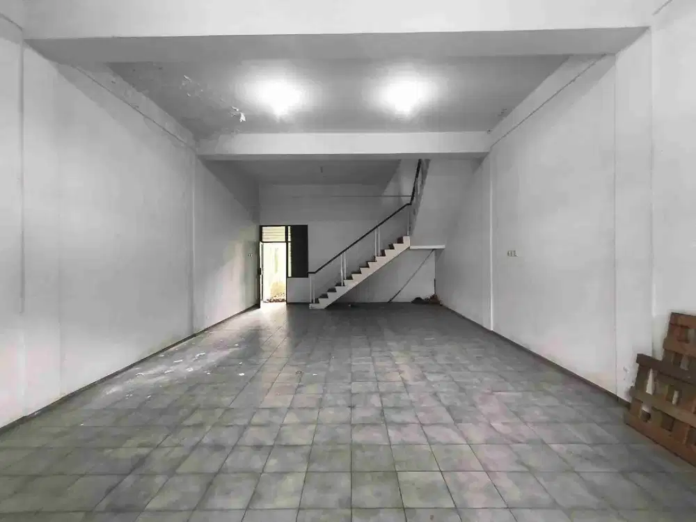 Disewakan Ruko 2 lantai Lokasi strategis di Solobaru