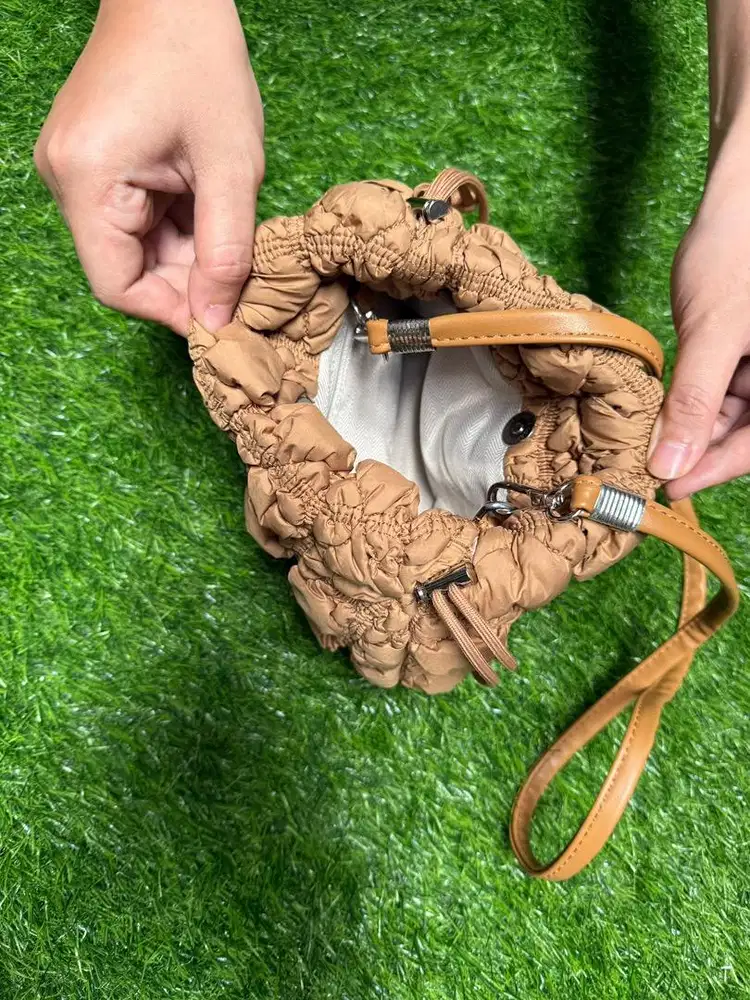 Tas Selempang ukuran sedang