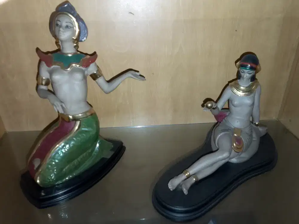 Patung Porselain Wanita Mesir