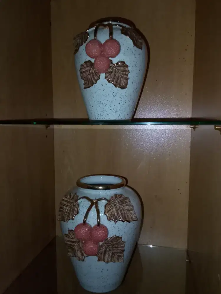 Pajangan Vas Porselain