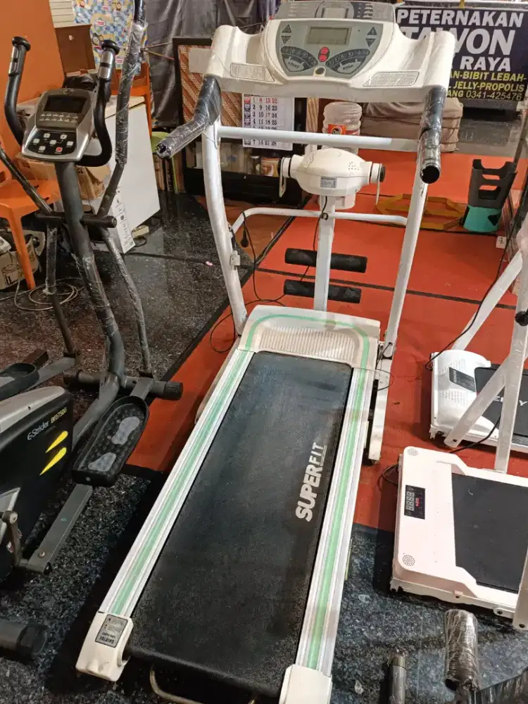 Treadmill elektrik jumbo 3fungsi bisa nanjak bekas display toko 3fngs