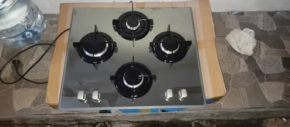 Di jual kompor listrik merek Ariston