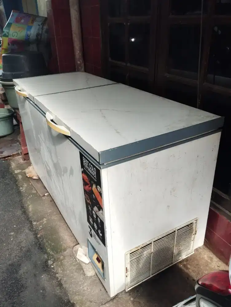 Jual frizer Gea ukrn 500L kondisi normal pemkin pribadi