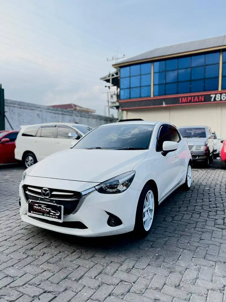 Mazda 2 GT A/T Putih 2015 Raize brio agya mazda rocky