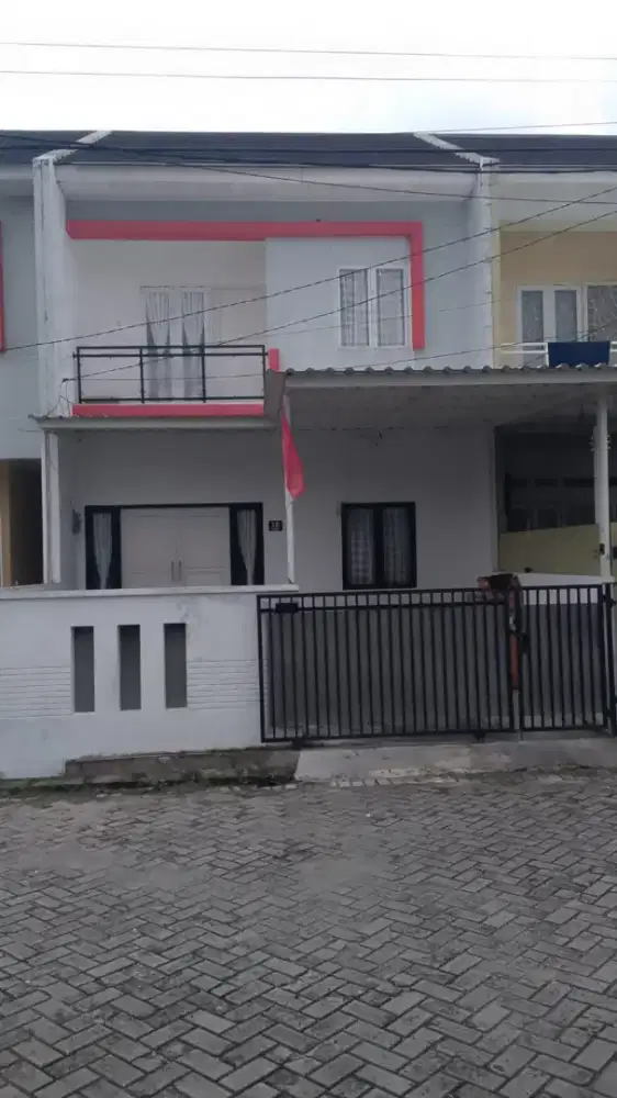 Di Jual rumah Perumahan Taman Royal Tangerang