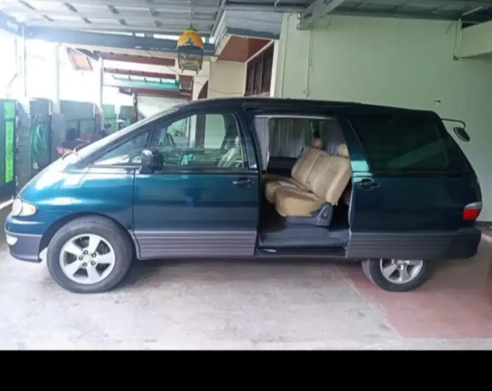 Toyota Estima Lucida Matic Bensin 2.4 thn 2000