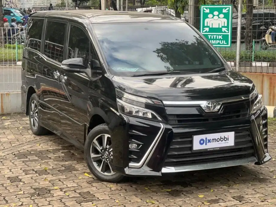 Kondisi Terawat Toyota Voxy 2.0 Bensin-AT 2018 BZT