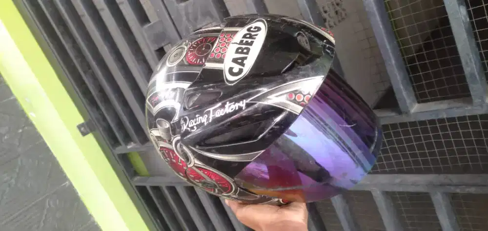 Di jual murah aja 2 helem wa dan hp buruaaan