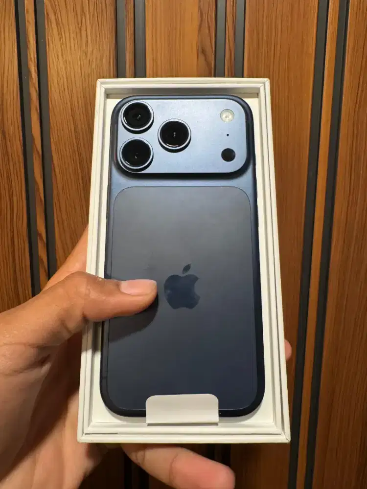 iPhone 17 pro deep blue 256gb iBox