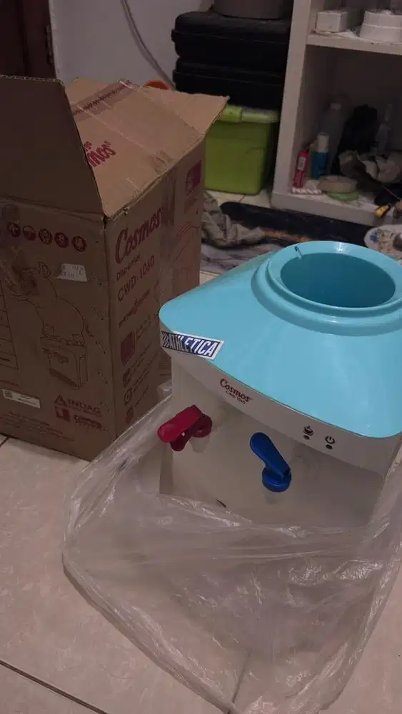 Dispenser Cosmos Air Panas dan Biasa