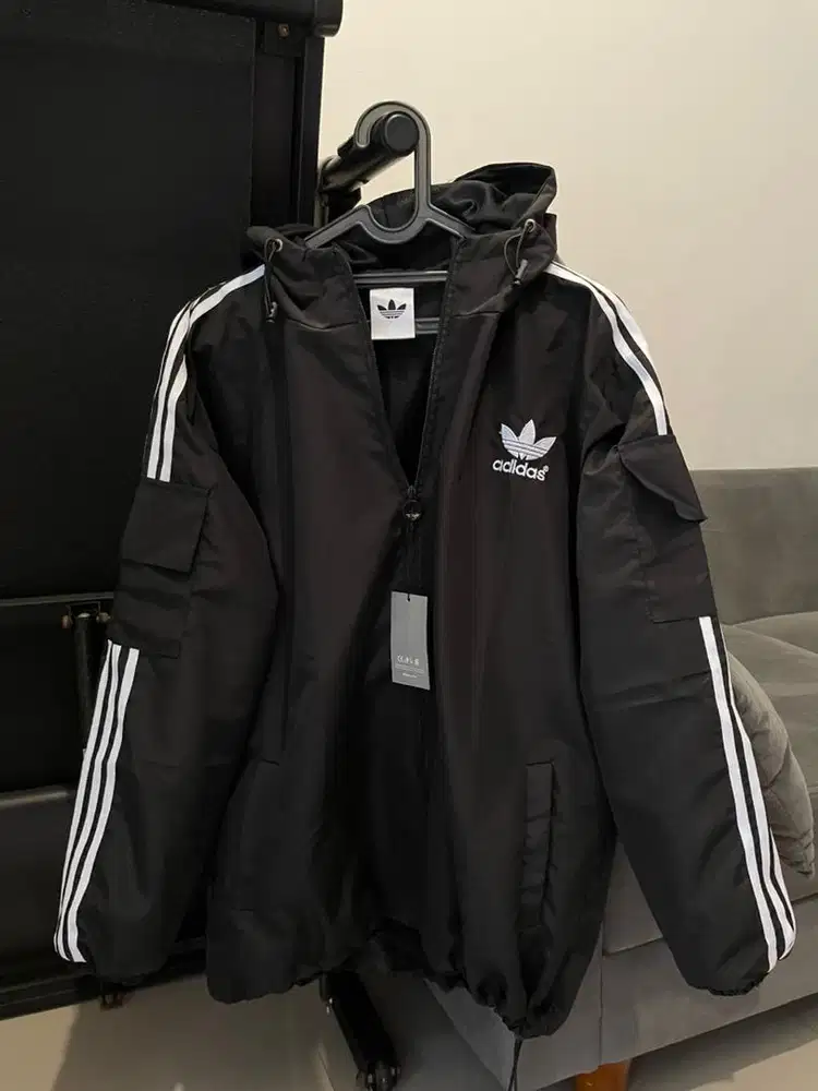 Jaket Olahraga Adidas (Semi Waterproof)