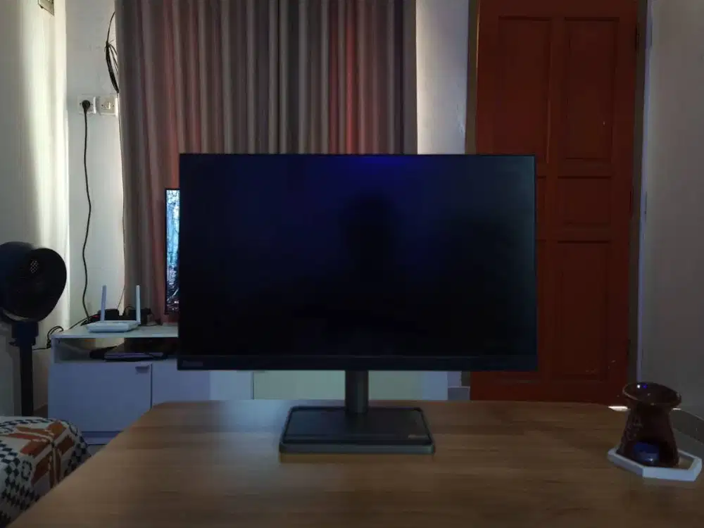 [WTS] 2 Monitor Lenovo – Kondisi Like New & Jarang Pakai (Jual Cepat!)