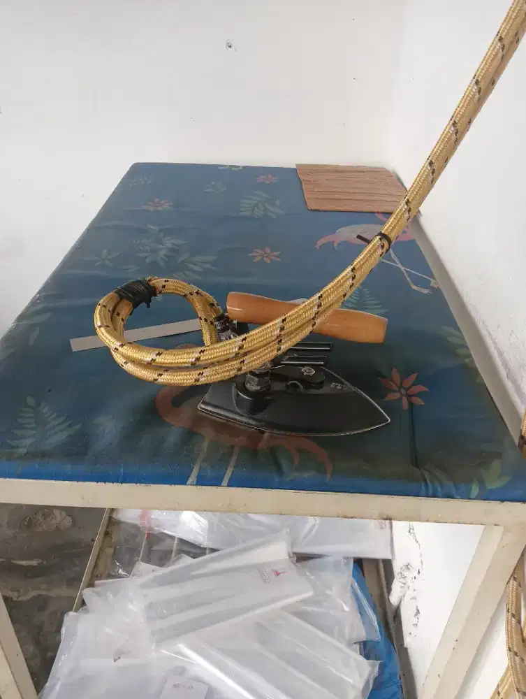 Dijual cepat setrika uap dan meja 10 L