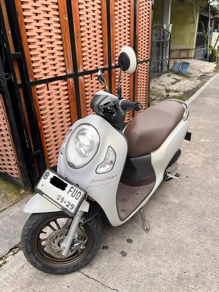 Scoopy 2024 prestige putih